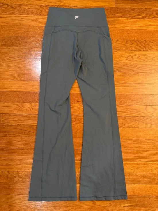 Fabletics High RIse 29" Flare Pants in Aqua (Blue/Green) - Size Small Pockets - Picture 7 of 9